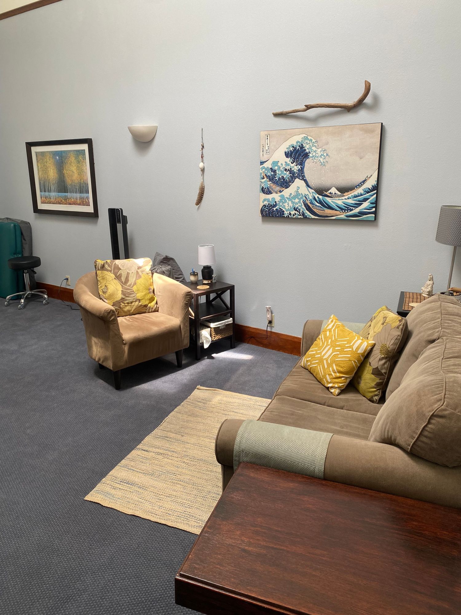 Psychotherapy corner at Sil Machado office in Petaluma